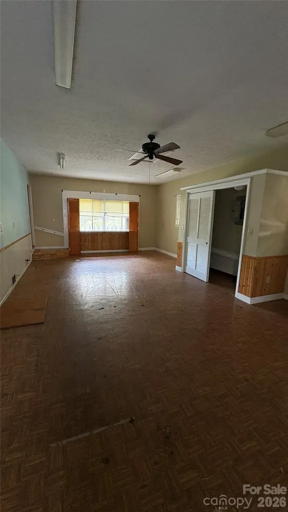 132 Haynes Street Hendersonville NC 28791