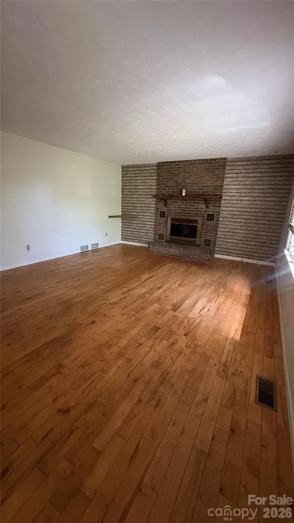 132 Haynes Street Hendersonville NC 28791