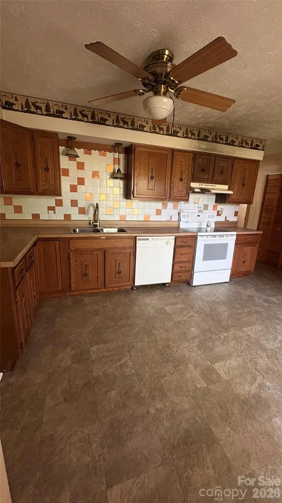 132 Haynes Street Hendersonville NC 28791