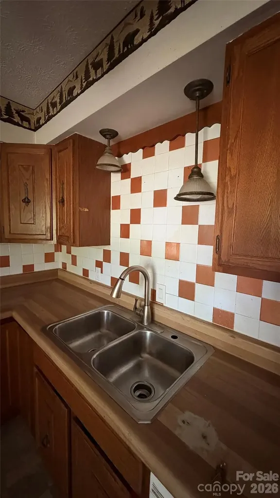 132 Haynes Street Hendersonville NC 28791