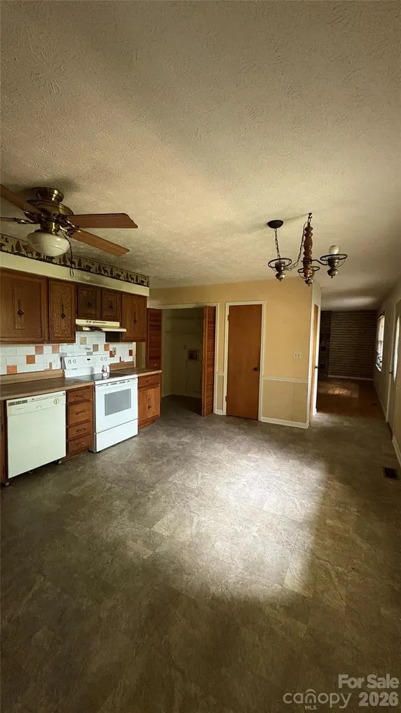 132 Haynes Street Hendersonville NC 28791