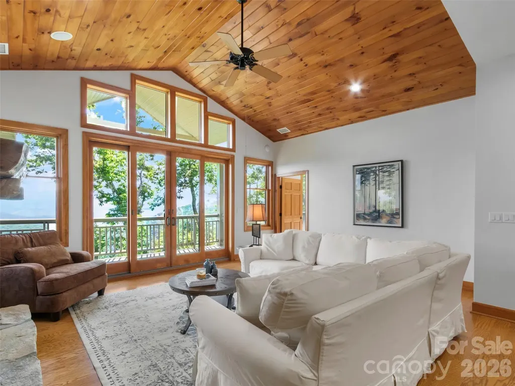 115 Stoney Falls Loop Burnsville NC 28714
