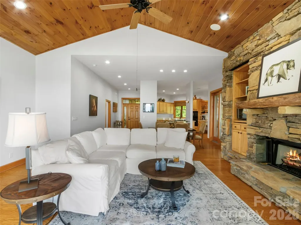115 Stoney Falls Loop Burnsville NC 28714