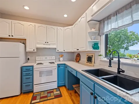 9 Perrion Avenue Weaverville NC 28787