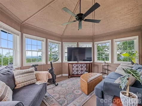9 Perrion Avenue Weaverville NC 28787