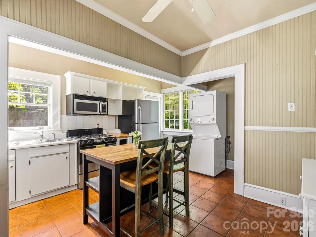 1214 Oakland Street Hendersonville NC 28792