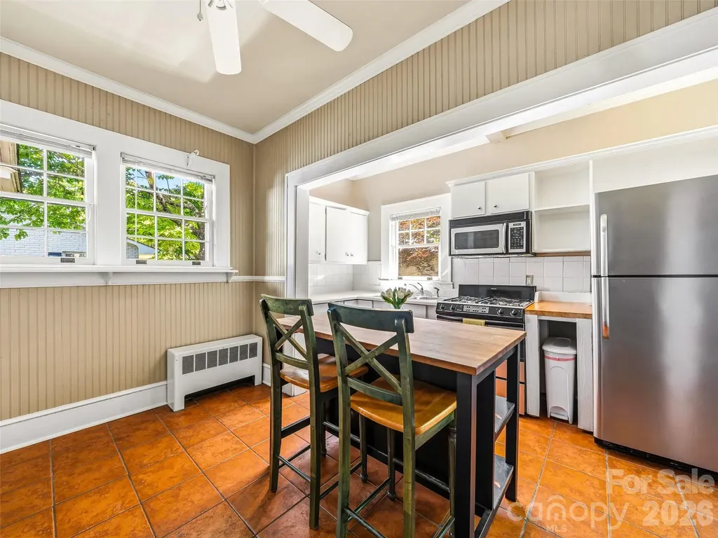 1214 Oakland Street Hendersonville NC 28792