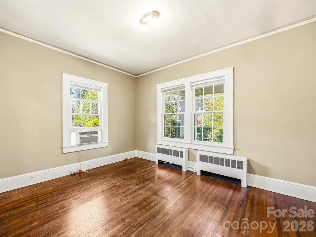 1214 Oakland Street Hendersonville NC 28792