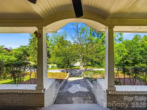 1214 Oakland Street Hendersonville NC 28792