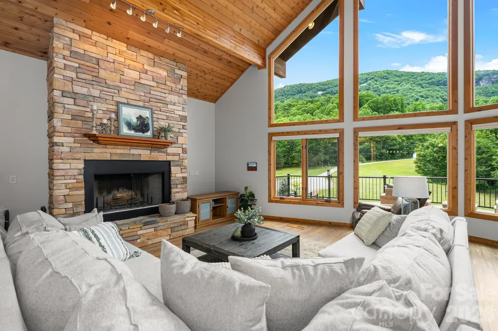 49 Western Eagle Drive Hendersonville NC 28792
