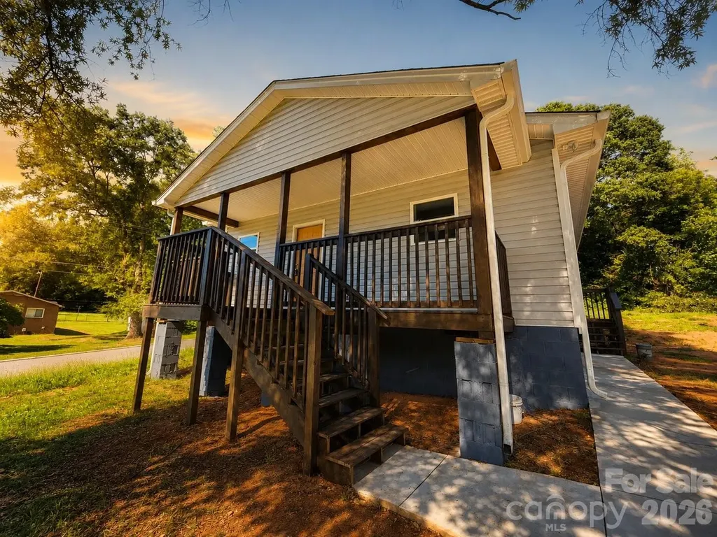 1105 8th Street Statesville NC 28677