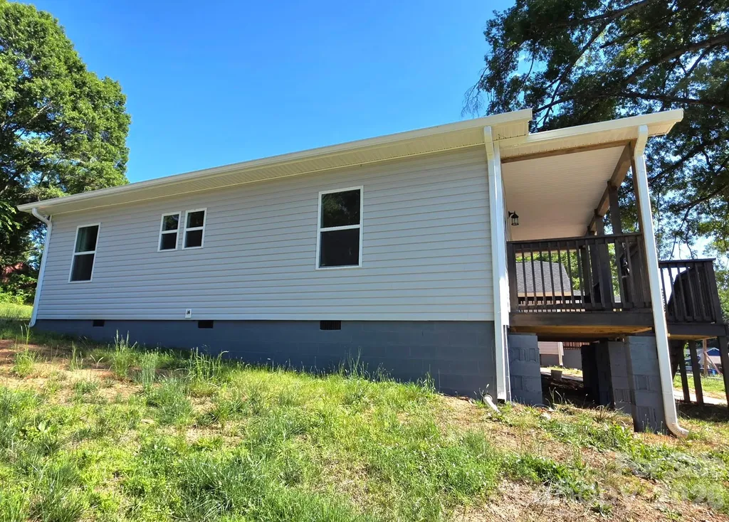 1105 8th Street Statesville NC 28677