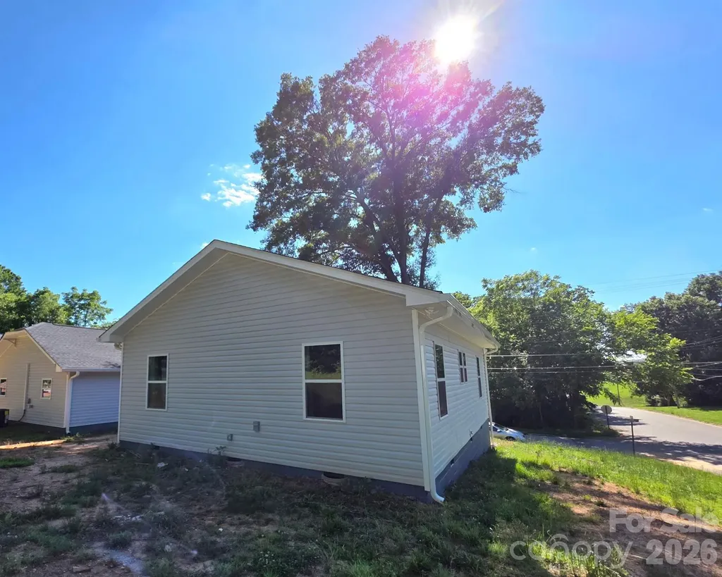 1105 8th Street Statesville NC 28677