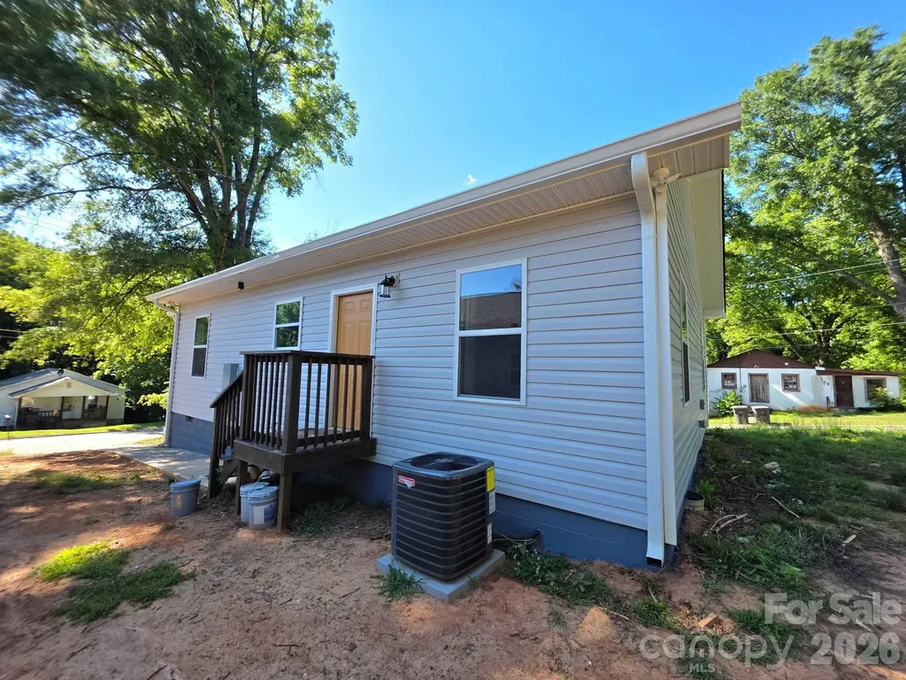 1105 8th Street Statesville NC 28677
