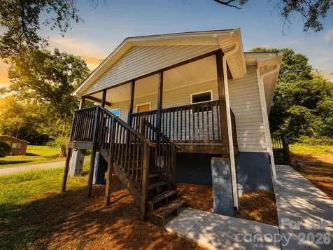 1105 8th Street Statesville NC 28677