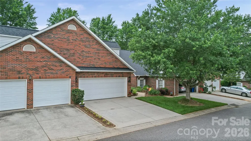 1524 Royalty Circle Statesville NC 28625