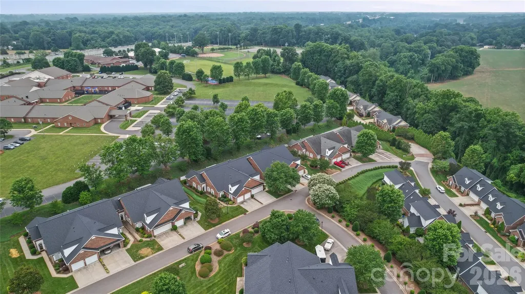 1524 Royalty Circle Statesville NC 28625