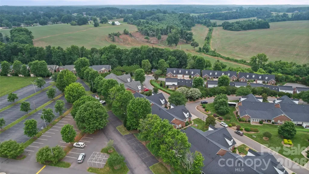 1524 Royalty Circle Statesville NC 28625