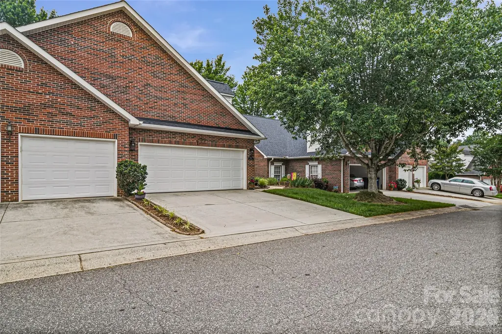 1524 Royalty Circle Statesville NC 28625
