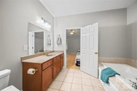 1524 Royalty Circle Statesville NC 28625