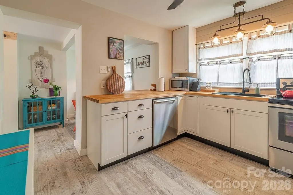 50 Hutchins Road Black Mountain NC 28711