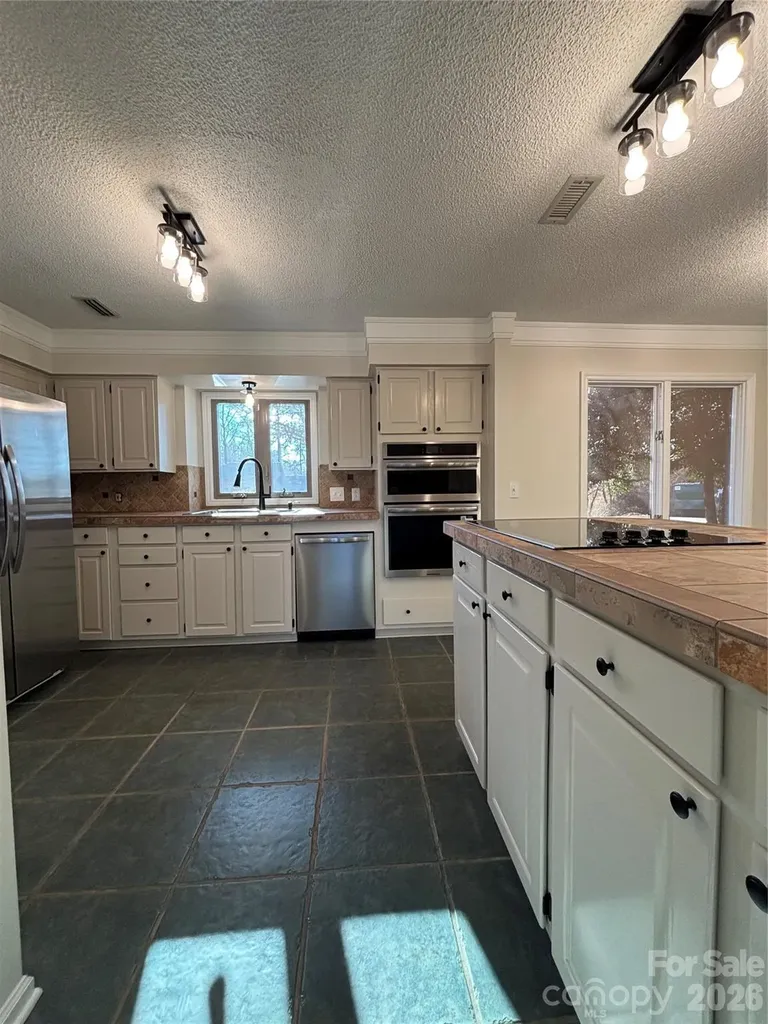 1754 12th Street NE Hickory NC 28601