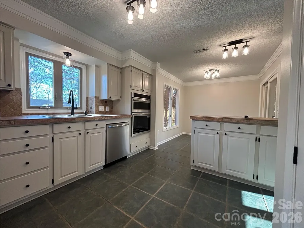 1754 12th Street NE Hickory NC 28601