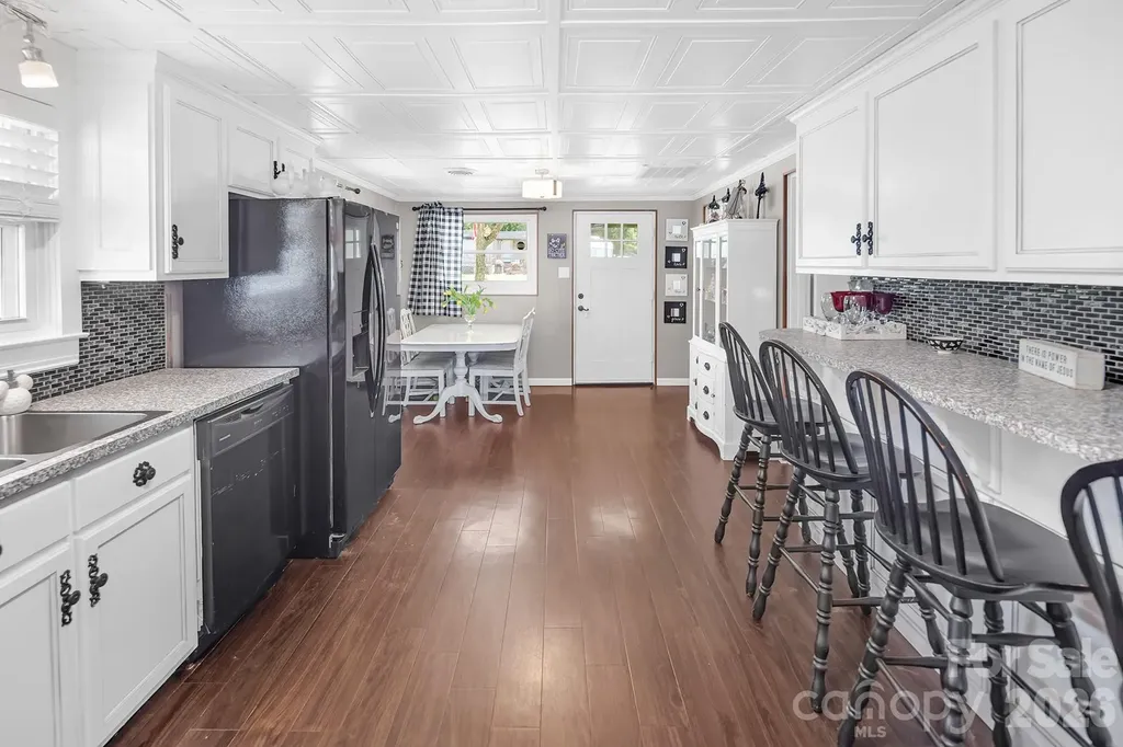 46842 Beach Road New London NC 28127