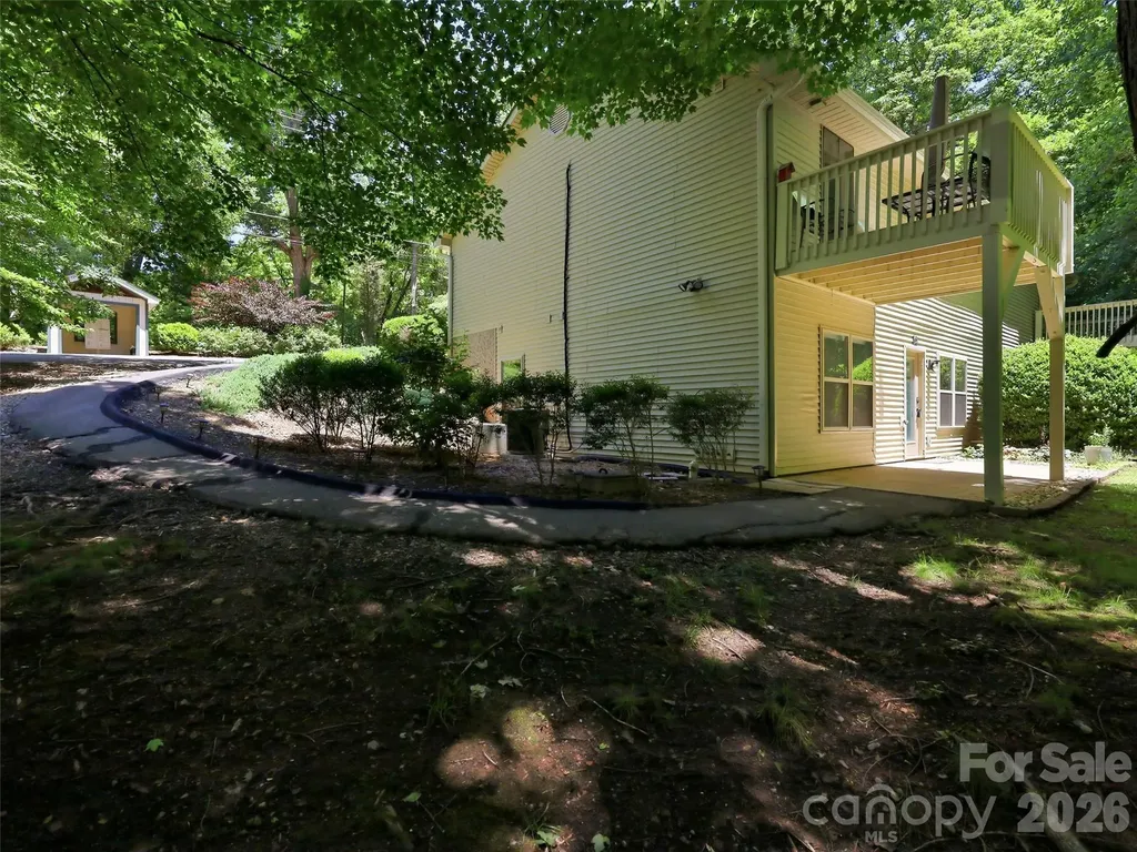 42 Queen Road Candler NC 28715
