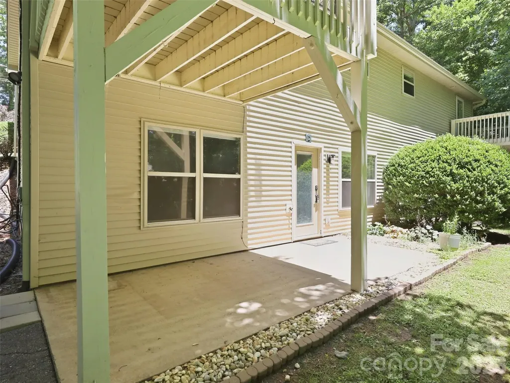 42 Queen Road Candler NC 28715