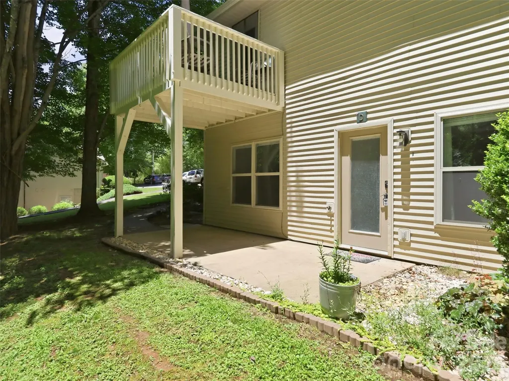 42 Queen Road Candler NC 28715