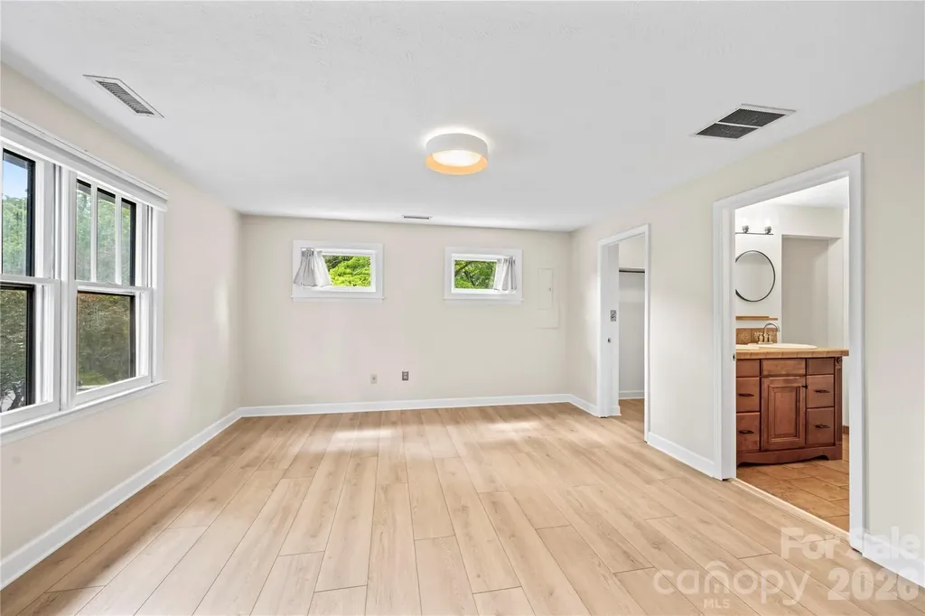 589 Sand Hill Road Asheville NC 28806