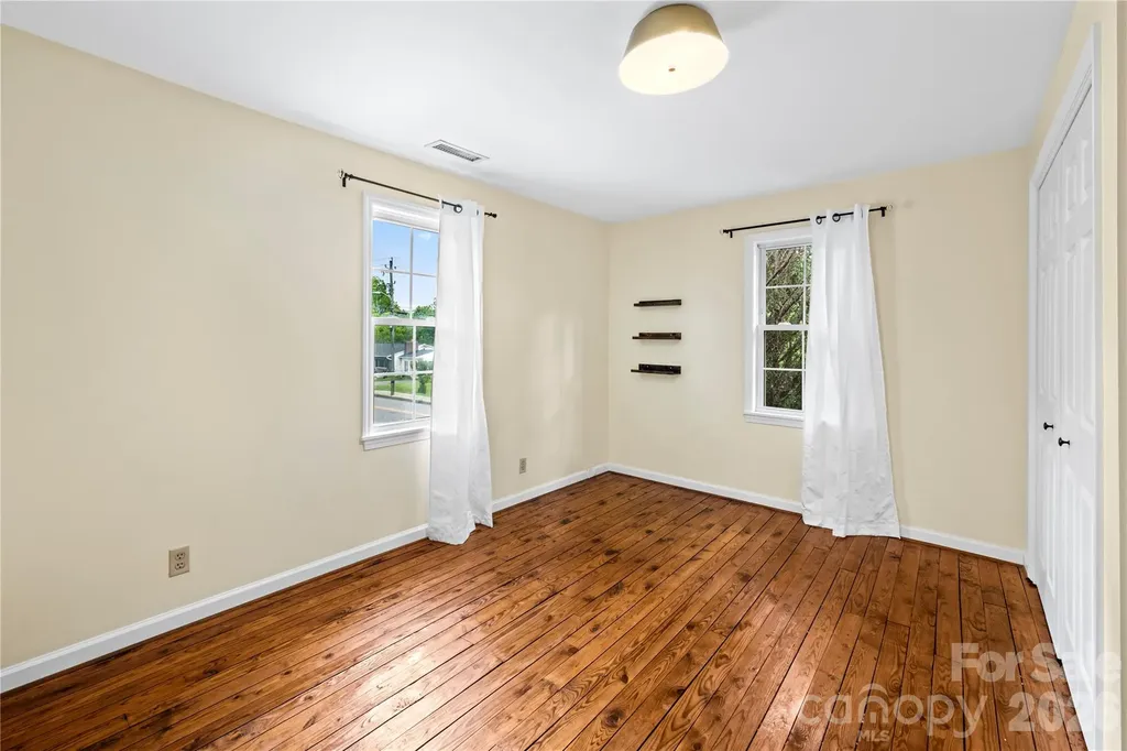 589 Sand Hill Road Asheville NC 28806