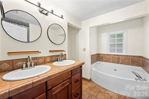 589 Sand Hill Road Asheville NC 28806