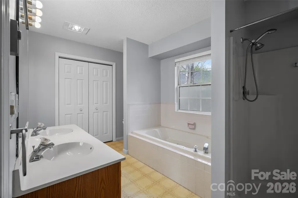 2 Manakiki Court Etowah NC 28729