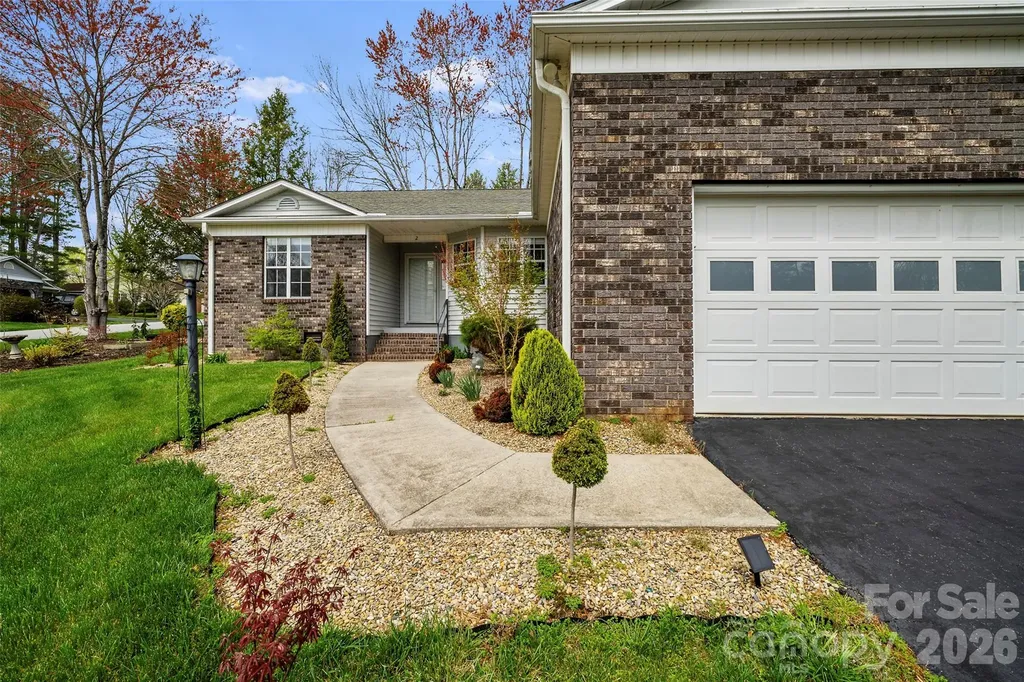 2 Manakiki Court Etowah NC 28729
