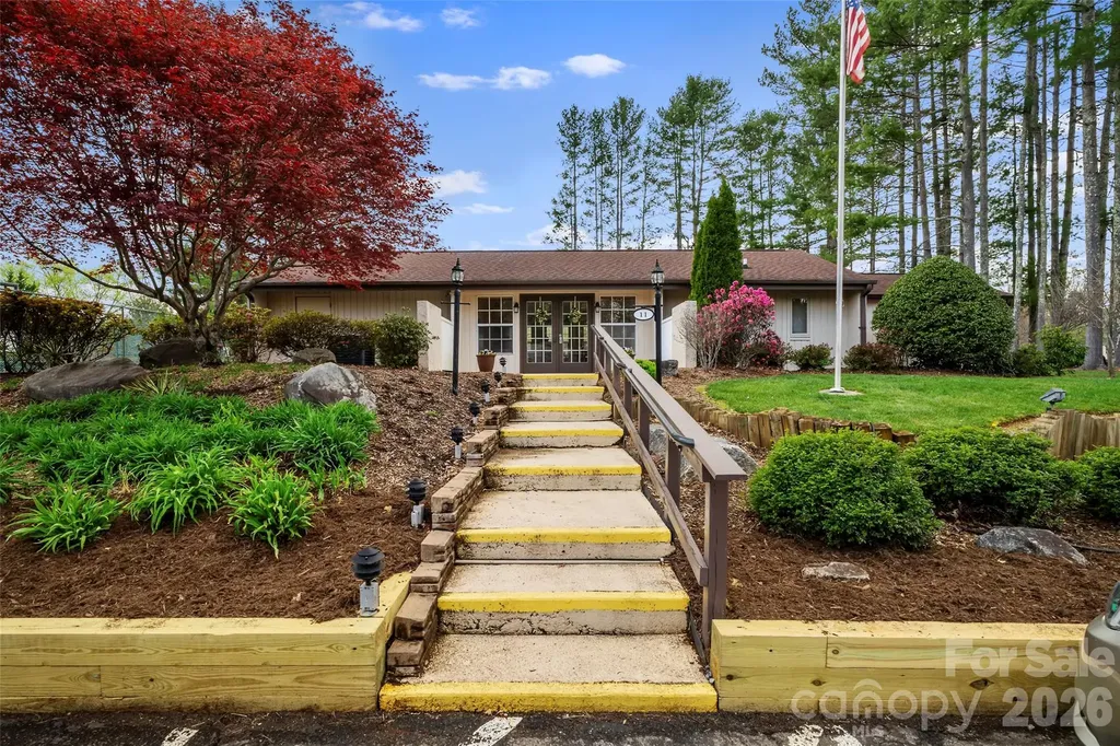 2 Manakiki Court Etowah NC 28729