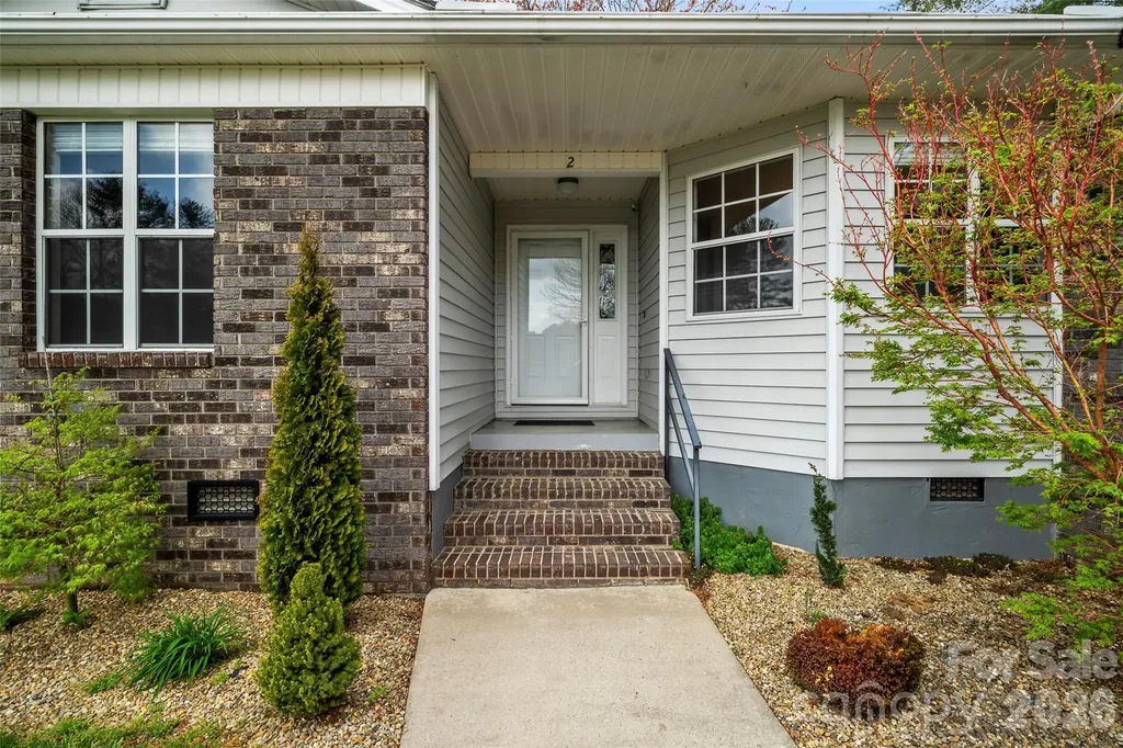 2 Manakiki Court Etowah NC 28729