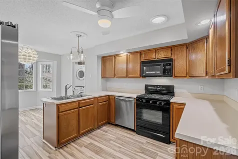 2 Manakiki Court Etowah NC 28729