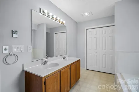 2 Manakiki Court Etowah NC 28729