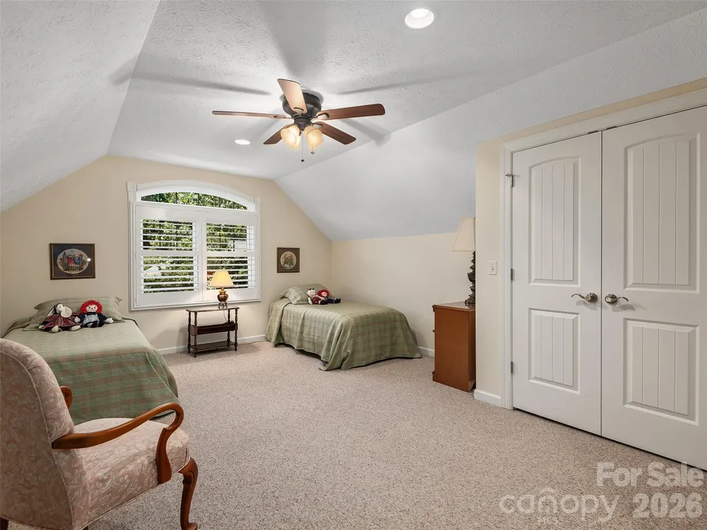 63 Whistlewood Lane Hendersonville NC 28739