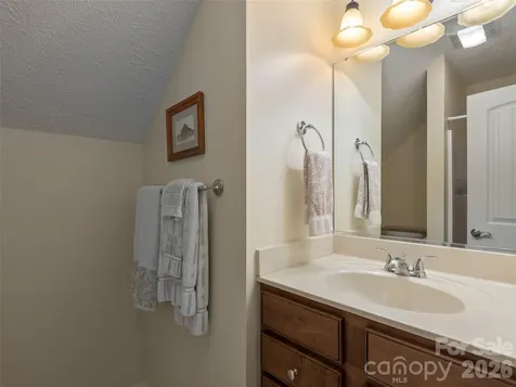 63 Whistlewood Lane Hendersonville NC 28739