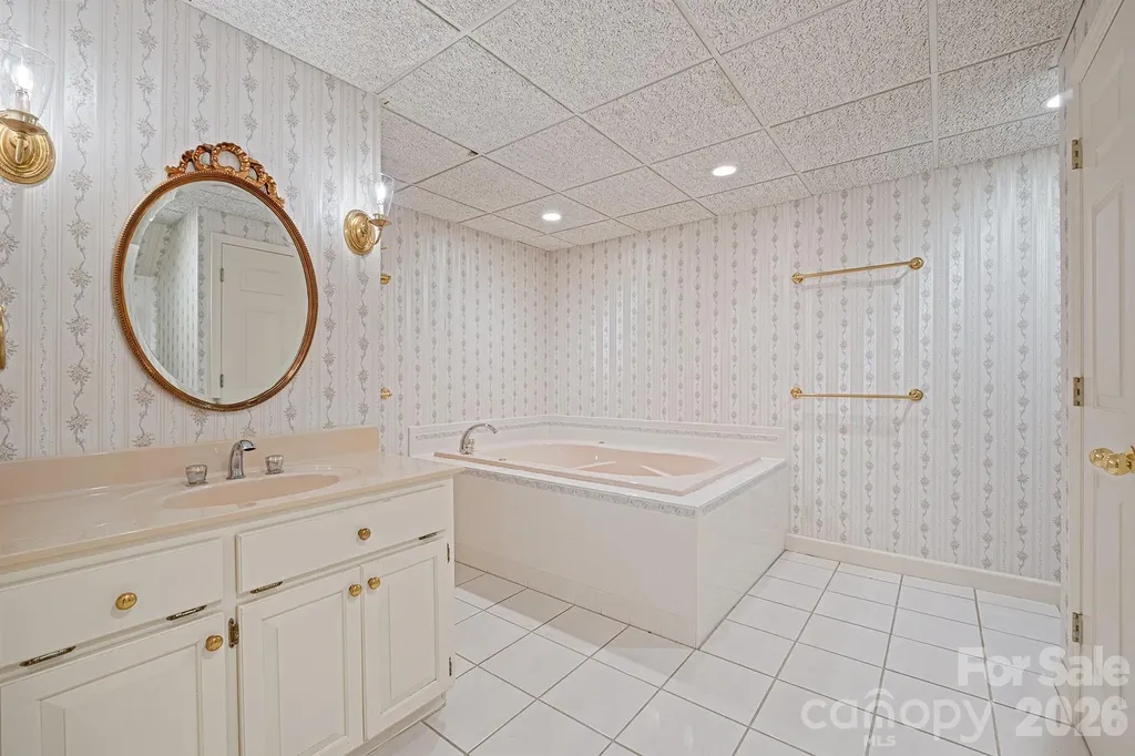 2150 9th Street NW Hickory NC 28601