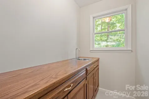 2150 9th Street NW Hickory NC 28601