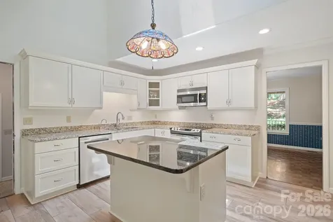 2150 9th Street NW Hickory NC 28601