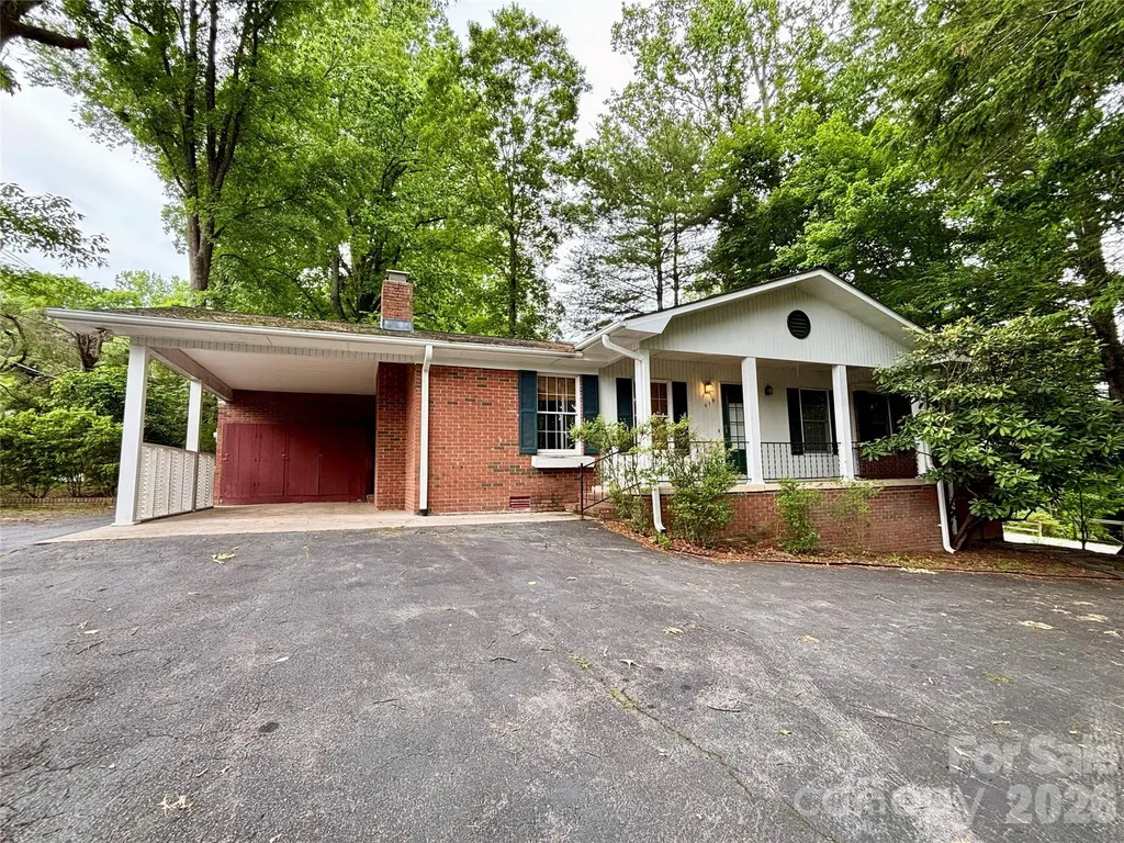 515 Lake Drive Hendersonville NC 28739