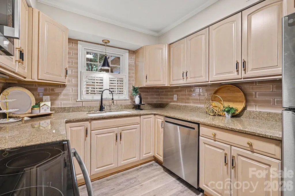 2235 Rexford Road Charlotte NC 28211