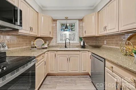 2235 Rexford Road Charlotte NC 28211