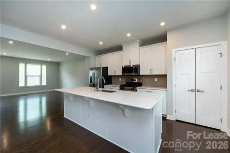 1736 Town Oak Lane Charlotte NC 28205