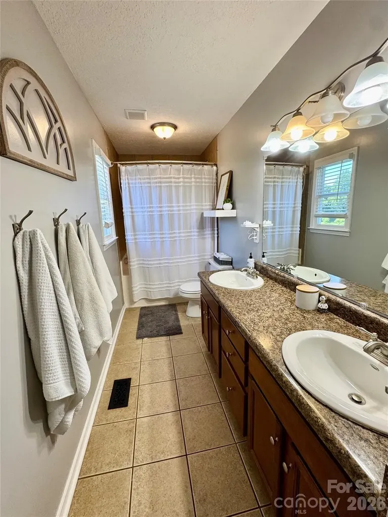1688 Buffett Circle Hickory NC 28602